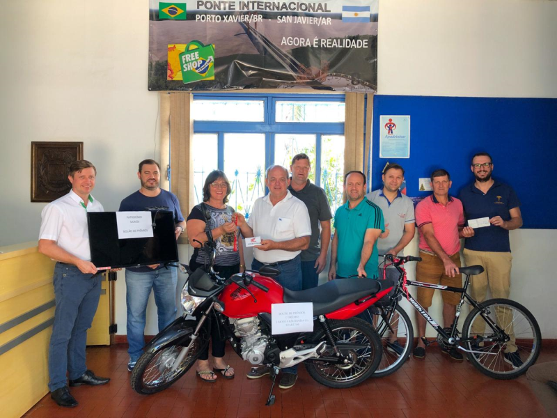 ENTREGA DOS PRÊMIOS AOS CONTEMPLADOS NO BOLÃO